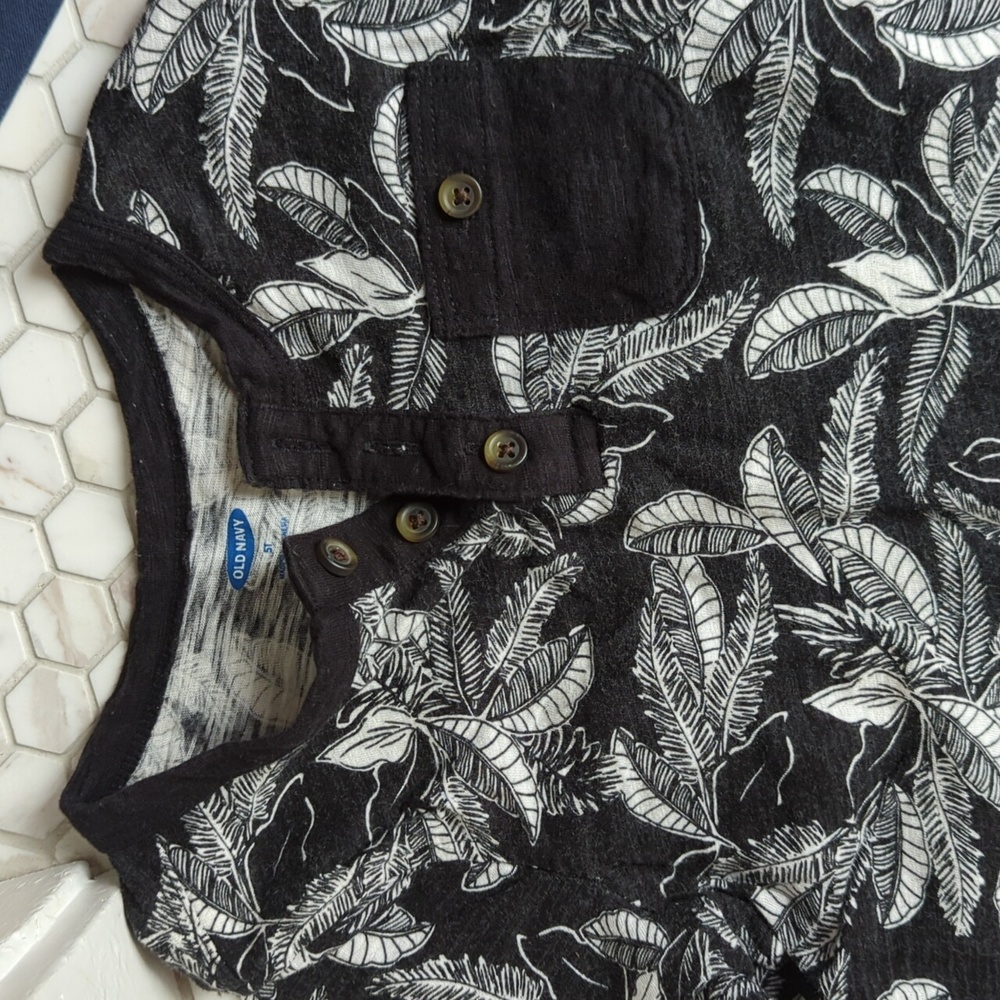 Lot of five boys short sleeve tops size 5T - Picture 5 of 7
